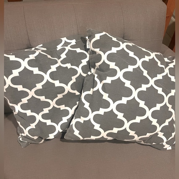 One has down filled pillow.Square 20x20 Smoke Free , Pet Free Home. - Picture 1 of 1